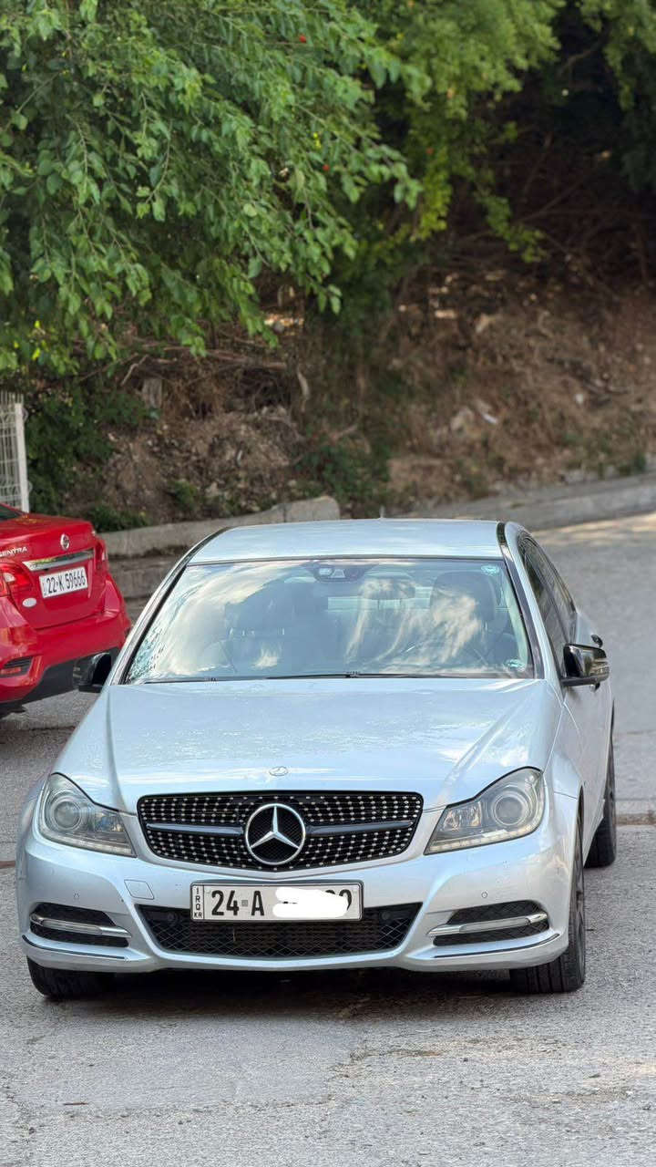 مارسدس موديل 2012حجم C200سياره جديد لوك  بدون صبخ حتي دعاميات بدون صبخ 200الف كيلومتر ماشيه رقم دهوك سنويه رقم جديد سياره ع وضع شركه وارد الماني ضمان دولي ٣سويج مال شركه برغي ماناقص سعر 120ومجال مراوس ب رقم شيمالي فقط مكان قضاء عقره اكر, نينوى


**إذا كنت صاحب هذا الإعلان وتريد حذفه لأي سبب، رجاءا أرسل رسالة إلى الدعم الفني**