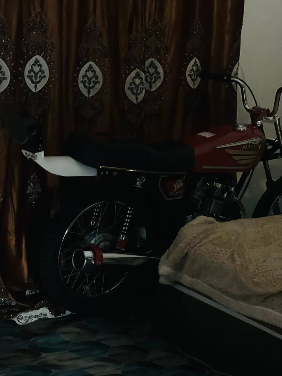 سلام عليكم دراجه أربعه كير مديل ٢٧ تعمير كله ٢٧ شاصي سكنر ست ورقات ٢٧ ولشراي ينتصل ولي خير ويدلل مكان وسط النعمانية   ***********
