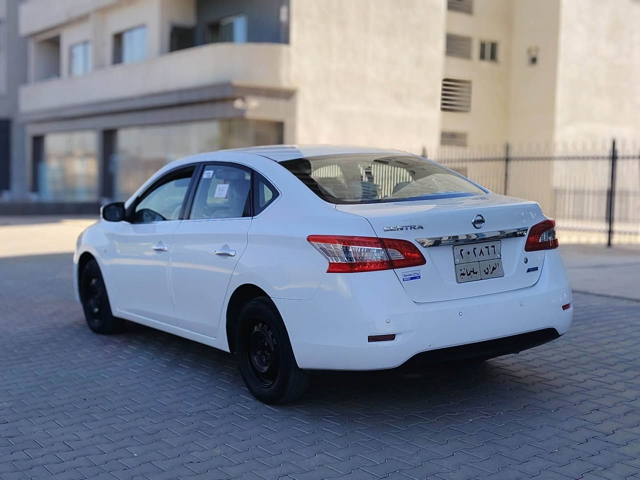 سنترا موديل ٢٠١٦خليجي سياره بدون صبغ شرط فقط بها مكان تعديل بارد باقي جسم سياره كفاله عامه كير محرك شرط بدون اي عيب بها دفتر بانزين 
سعر ١٠٥ بها مجال قليل 
رقم موبايل *********** كركوك, العراق

