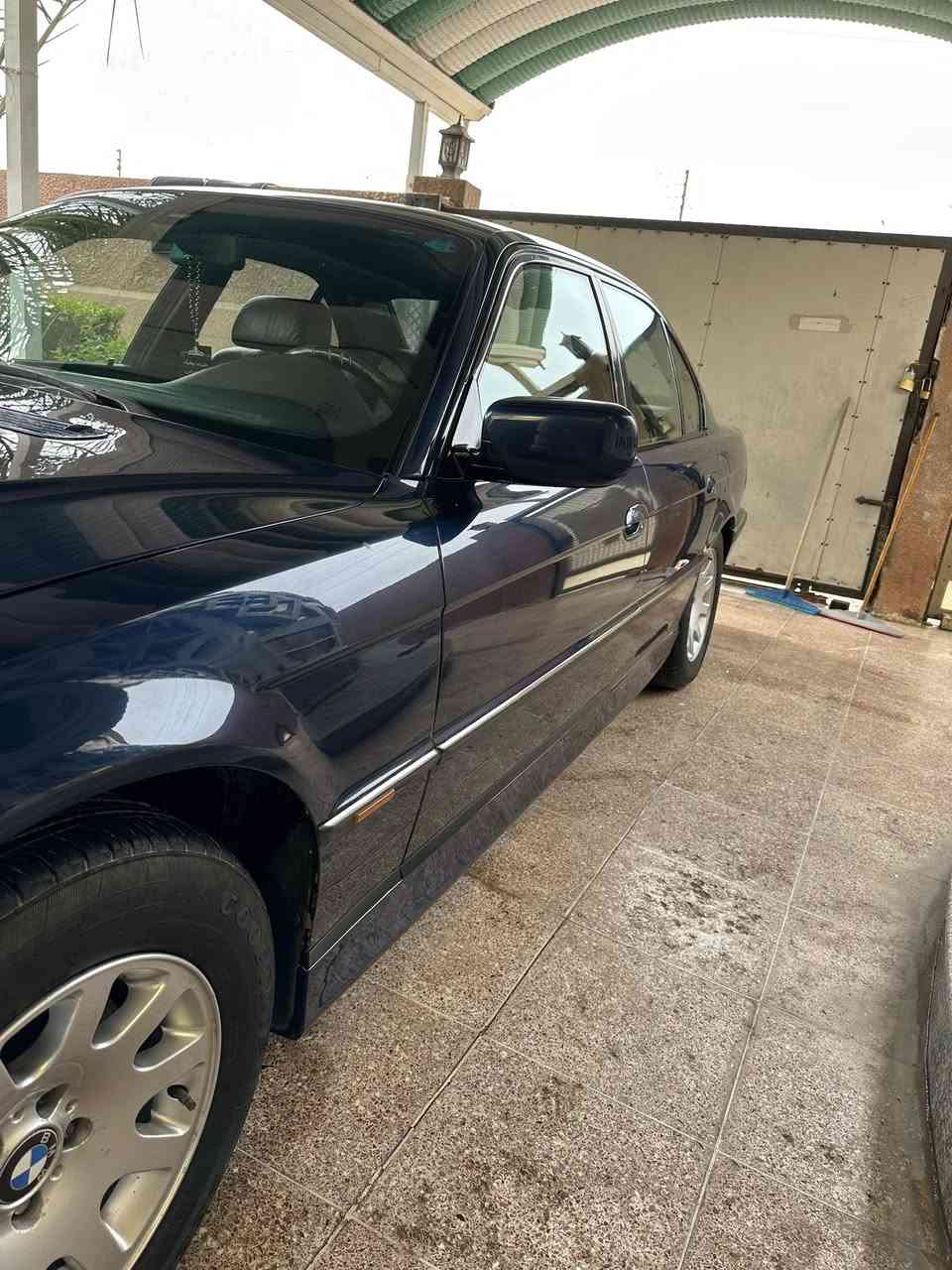 السلام عليكم عندي سياره بيم موديل ١٩٩٩ شكل  مكفوله من الظربه مصبوغه عام لجماليه محرك سته سلندر سياره خير من الله ماناقصه اي شي موصفات الكاسحه مكاني بغداد رقمي *********** السعر ٩٠ وبيه مجال قليل
