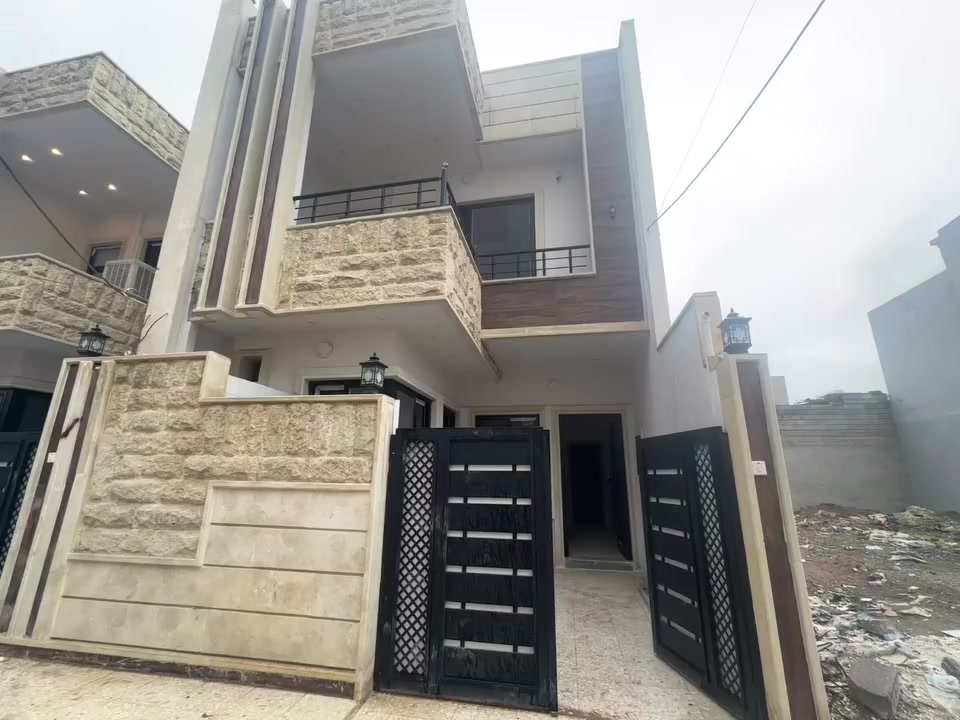 بيت للإيجار في مزارع زيونه المقابيل المرور 
ثلاث غرف نوم بناء حديث فول 
ايجارو ٣٥٠ 
الاستفسار الاتصال على الأرقام 
***********
***********
