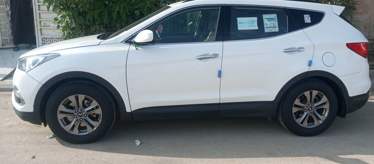 السلام عليكم سنتافي. موديل 16  رقم ذي قار الدولي الجديد سياره نضيفه مكينه وكير مكفولات حداديه جديده
كشنات جلد 
كشنات تدفه
كشن كهرباء 
نظام سبورت 
انظمه ٣ قياده 
مانع تزحلق 
تحديد مسار 
كامره دواره 
شاشه لمس بلاديه 
بلوتو حاكيه اتصال 
تحكم ستيرن جهتين 
الد نهاري منظومه زنون 
مكينه 2400 امريكي
حادثه تبديل بنيد فقط ورش نص الجاملغات الاماميه رش تجميل فقط لابارد ولامعجون 
لسعر 155$ مكان سياره ناصريه مركز
رقم الهاتف ‏‪0786 990 2521‬‏
