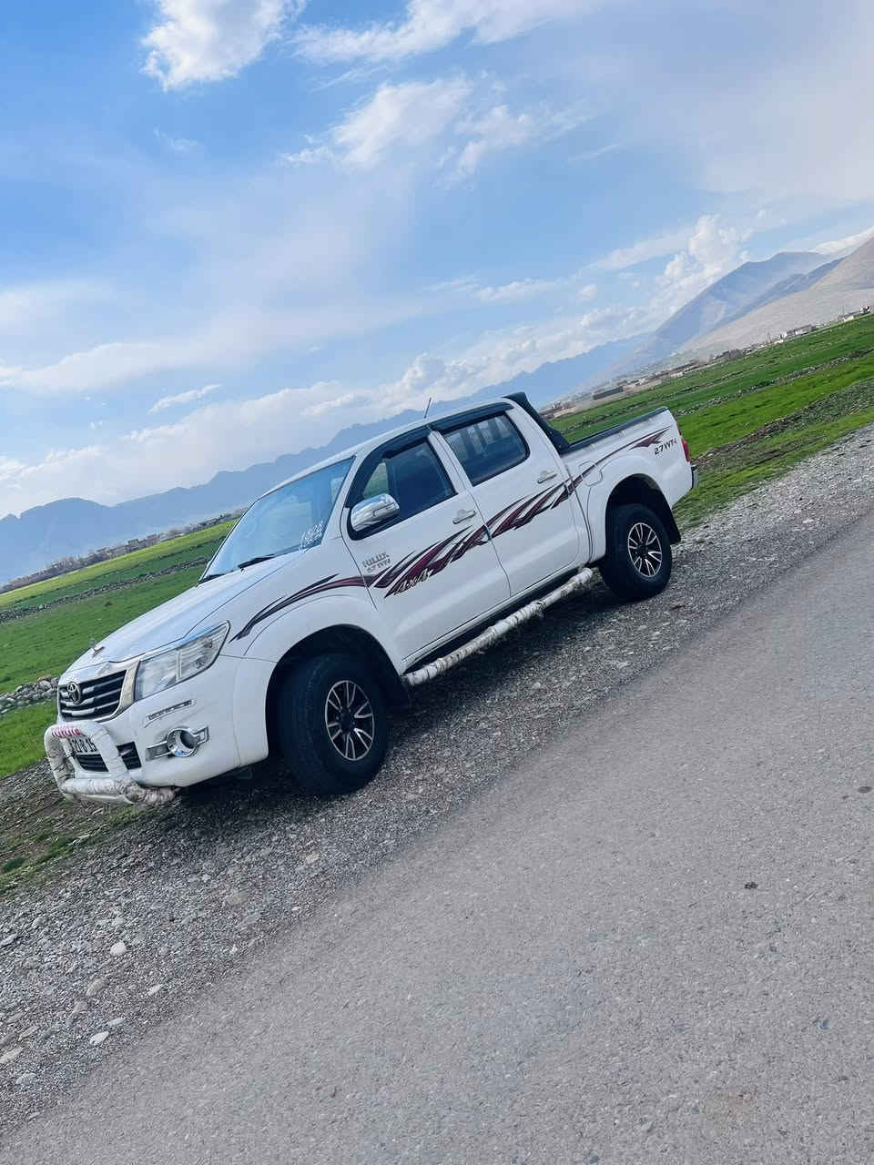 ئەو مەرزیەیە بۆ فرۆشتن 2014
بتلە
سارەکە ساخە 
دووکارتی لە لاکی بۆدی هەیە
نێوان دەرکێ سا قیو چەمەری بواخی هەیە 
سەنەوی نوێیە
194 هەزاری هە قی قی ڕۆیوە
مەکینەی بێ حەیبە 
تایەو ویلی نوێن
بۆ پەیوەندی کردن
0750 159 51 75
***********
