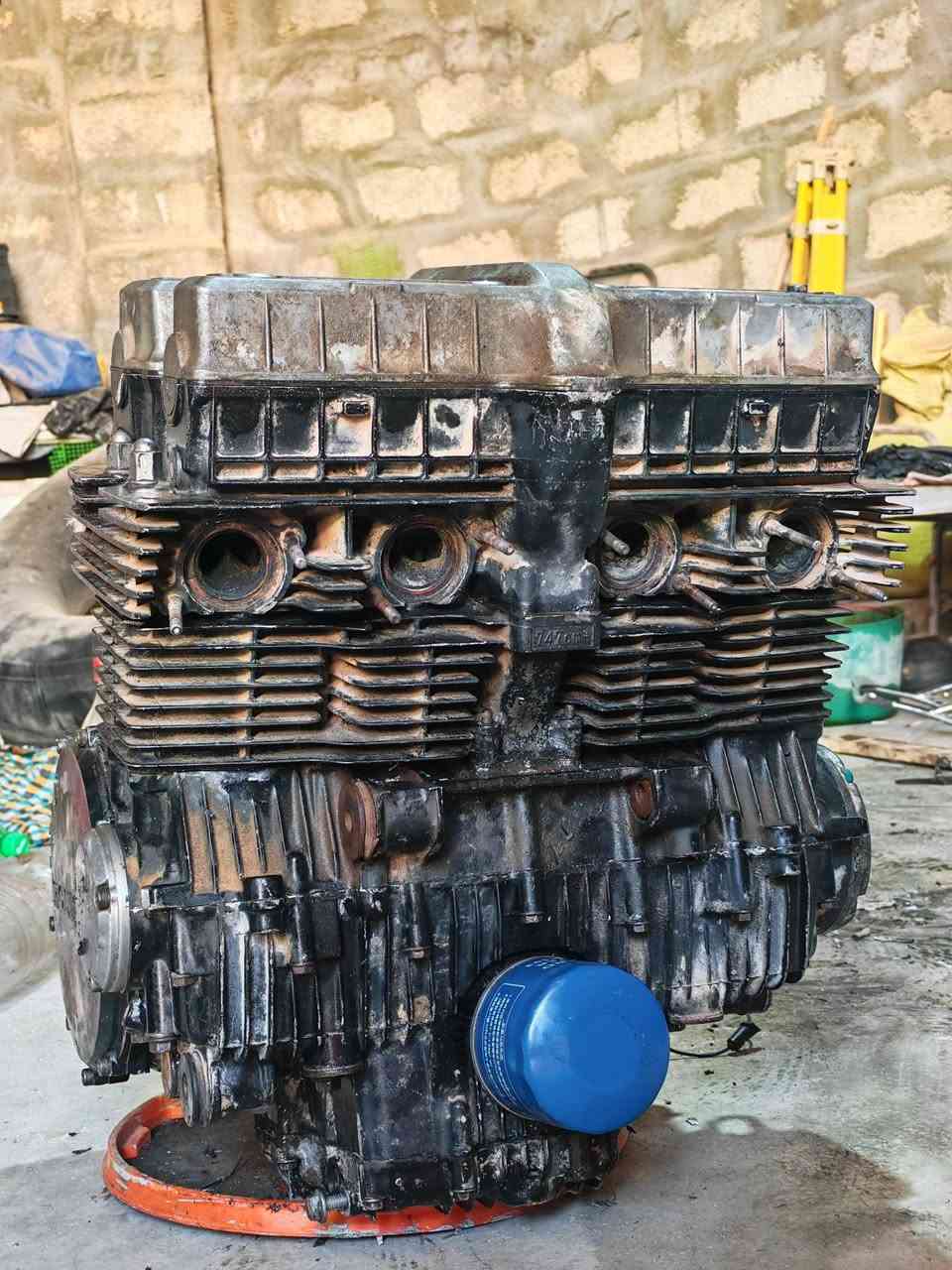 دراجه هوندا cbx 750cc دراجه قويه ومعروفه گاردن مو زنجيل محرك شغال ونضيف كلش بيع شلع او بس محرك محرك فقط 750 الف وبي مجال واذا كامل مليون وبي مجال قليل حيل خاص موجود وهذ رقمي ***********
