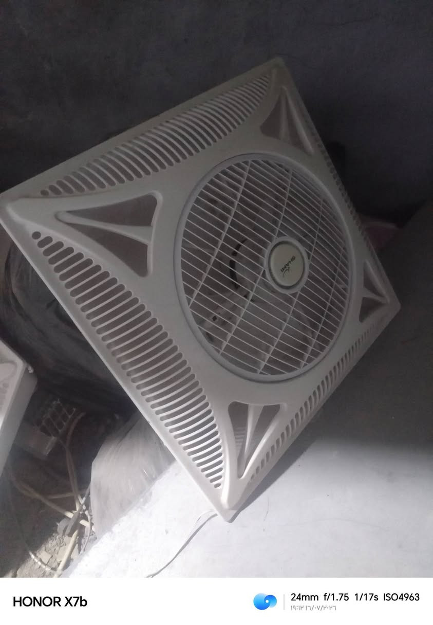 وحده تشتقل سرعه وحده ما اعرف من الريموت والثانيه مابيهه شي مادخلات تصليح باب اول ريموت وياهن ثنينهن ب 30 شط العرب جزيرة ماعندي توصيل***********
