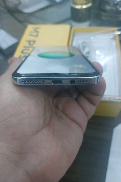 مواصفات الجهاز ٢٥٦كيكا بايت احدث اصدار جهاز بوكوM7plus(5g(جهاز كوبي )يفتح نت ينزل العاب ينزل تطبيقات جهاز متكامل دبل سيمكارت يفتح واتس تيكتوك وجميع التطبيقات السعر١٢٠الف دينار عراقي شرط النضافه والسعر قابل للتفاوض