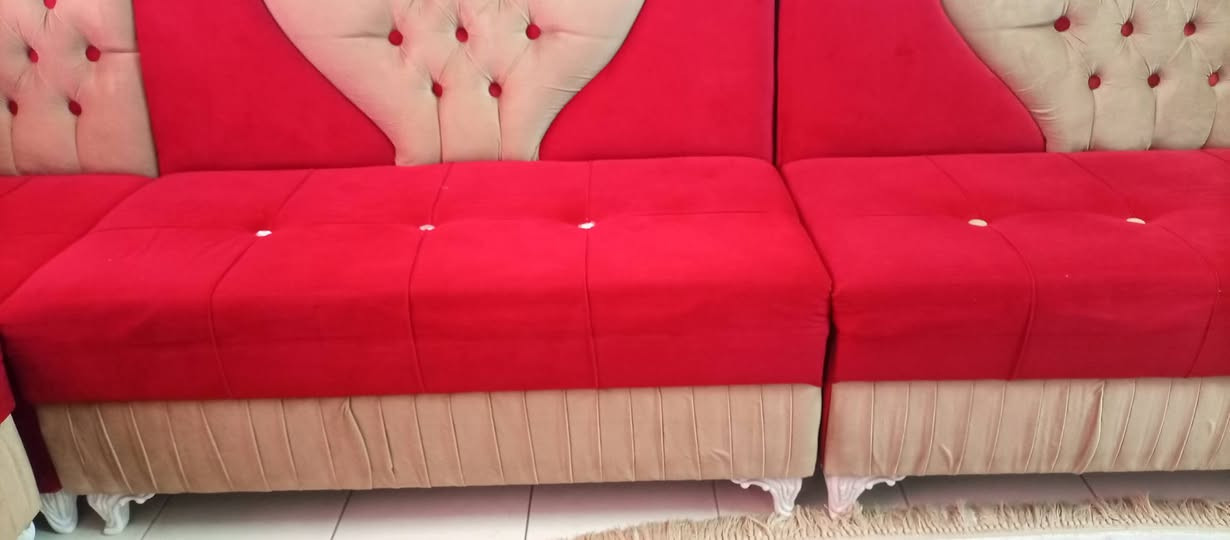 السلام عليكم 
كورنر 10 مقاعد نظيف للبيع ب 150 الف  للاستفسار الاتصال بالرقم  ***********
