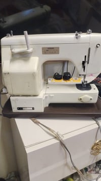 مكينة خياطة • نضيفه • داخلها يجنن