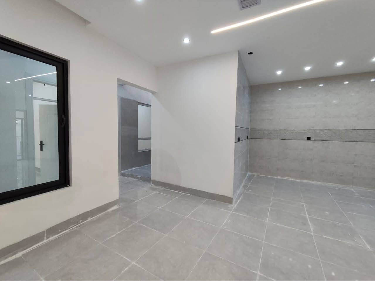 دار للبيع ١٥٠ متر طابقين  طابو عنوان حريه قريب من سايدين سوك حريه البيت جديد يتكون من كراج سياره استقبال و مطبخ و هول نوم عدد اثنين نظام دكت مركزي ومغربي طابق ثاني نفس تصميم هاتف  ***********/***********
