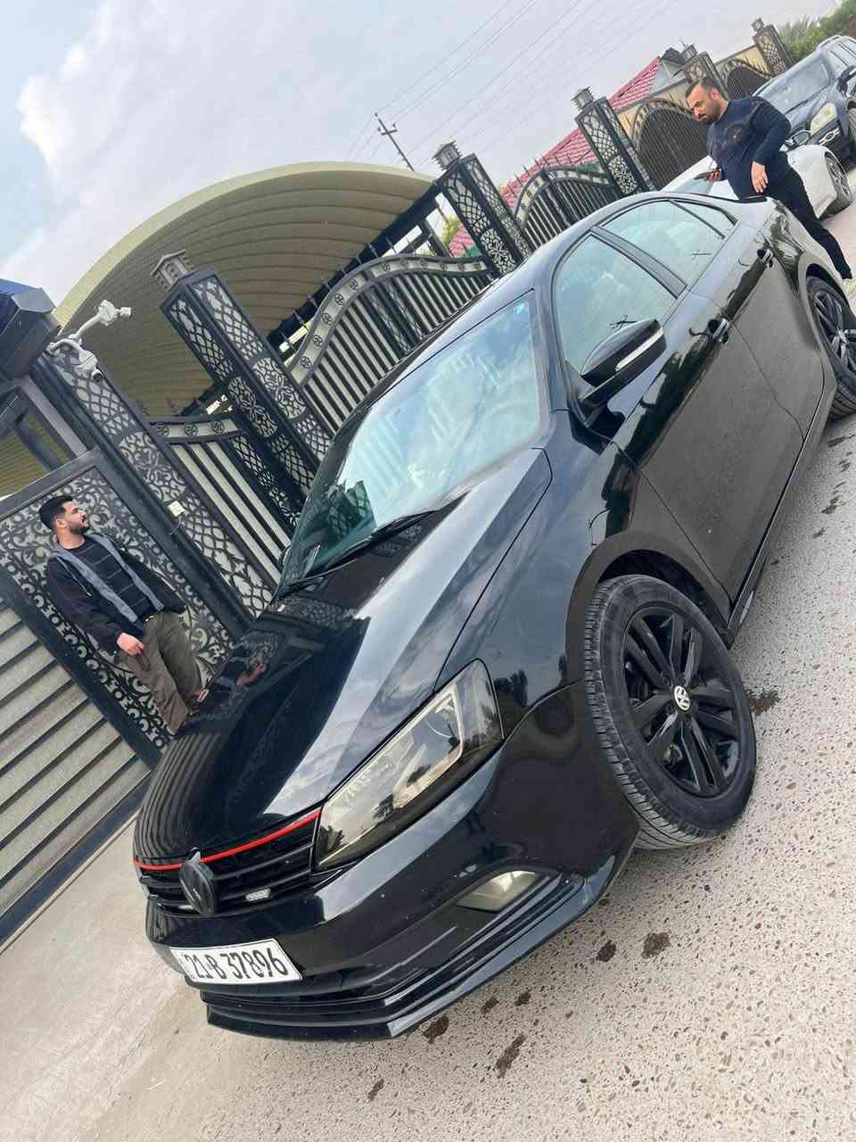 السلام عليكم 

جيتا TSI

موديل 2018 S

حجم المحرك 
1800cc تيربو
فتحه 

بصمه 

شاشة ابل كار بلي

أندرويد اوتو 

كامرة خلفية 

حساسات خلفية وقوف ذاتي

كشنات جلد + تدفئه 
كشنات 

رادار جانبي + رادار 
خلفي

لد امامي + زنون بلادي 

ماشيه 90

ضررها ٣ قطع تبديل بدون ضربه ماعرف سرقة او شخوط بس القطع مبدلة

وارد الماني 

كير ومكينة مكفولة 
كفاله عامة

تخم تاير جديد
صدر جديد سيارة مصروف عليها ونصبتها حلوة 
موقعها بغداد الاعظمية المقبرة الملكية
هاتف : *********** بغداد, العراق
