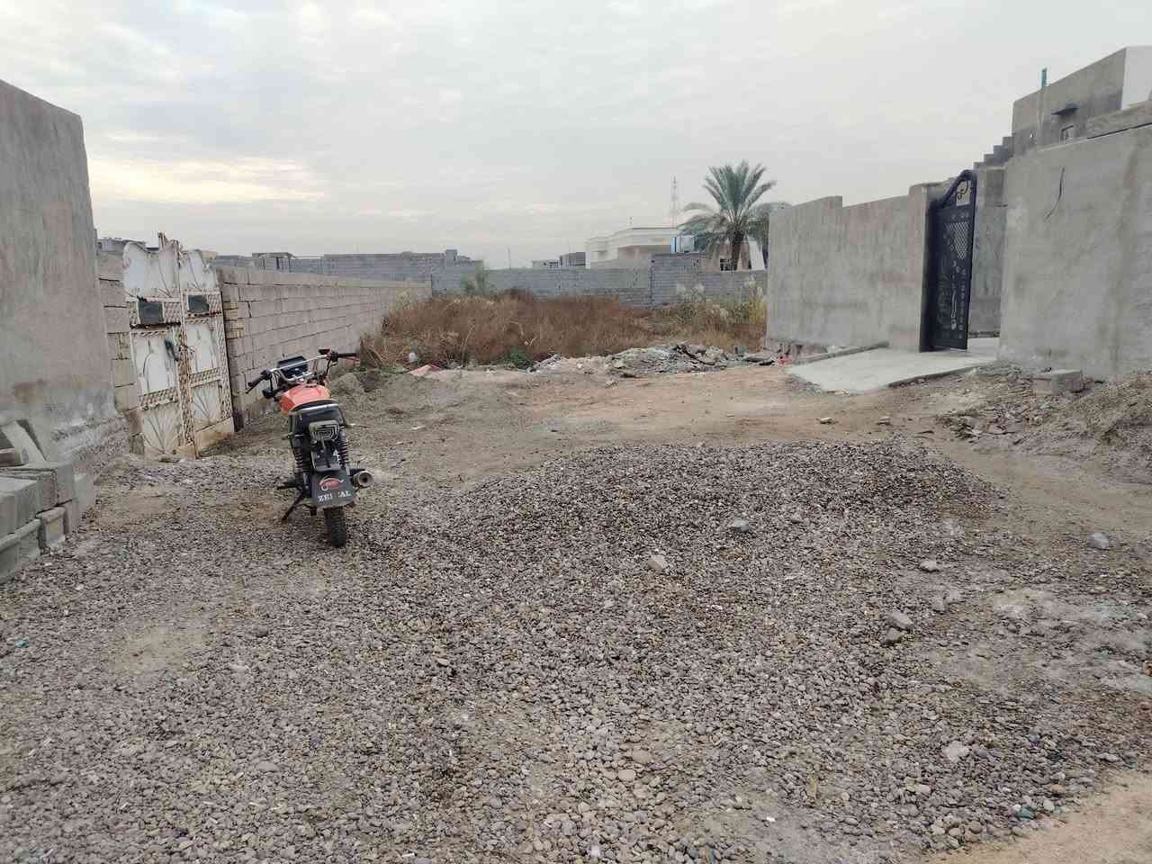 قطعه مساحتها 310
خدمات مي ومجاري وكهرباء الشارع مالتها 10متر

خلف مضيف ازبيد قريبه على غسل بيت بطيط
تفاصيل اكثر  الاتصال على الرقم ***********
