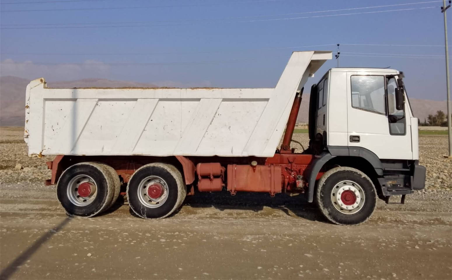 ئەفیکۆ / بۆفرۆشتن 
ئاڕمی هەولێر 
مۆدێل 2003 
حجمی 370 
بیلاد گەڵابە 
مجموحی بیلاد 
شانسی سوور 
مەکینە سوور
هەمووگیانی بەشەرت ژ.م 
*********** 
وتساپ . ڤایبەر
