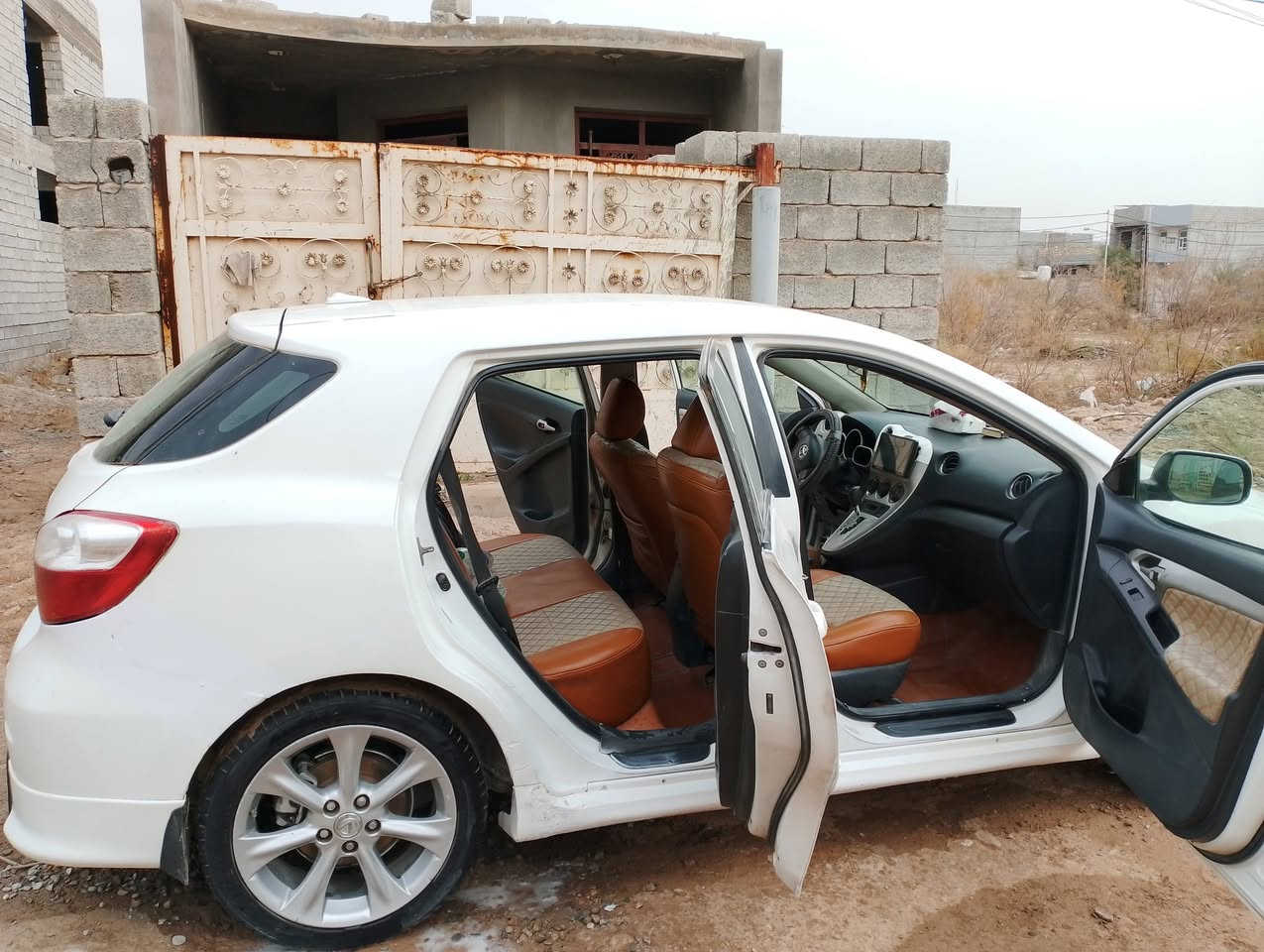 مطلوب بيها 80 ورقة وبيها مجال بس حگ الجية
بعقوبة/تقاطع القدس
*********** / ***********
تيوتا ماتركس وارد خليجي محرك 2000 وكير بلاديات مكفولات
صبغ عام ضربتها بچم ممسببة ضرر للمحرك ولا اي قطعة وطخة بالباب فقط مكفولة من كلشي غير ذني
سيارة مال جناي جوة ايدنا ممشتغلة 
تايرات رياضي قياس 18
شاشة وكامرة خلفية
مازدات قبل اشهر بدلتهن
زجاح امامي كذلك جديد
تبريد مكفول بس غاز خلي 
دوشمة جديدة جلد درجة اولى والكشنات بالباكيت
لا خياس لا شخوط لا ضربات تجي تشوف وتفحص كامل 
سيارة واسعة اكبر من الصور غراضها حتى يم ابو الاسواق تلگاهن مكينتها كامري شيرهم للكامري يرهم الها تعال وبيك خير واتدلل
