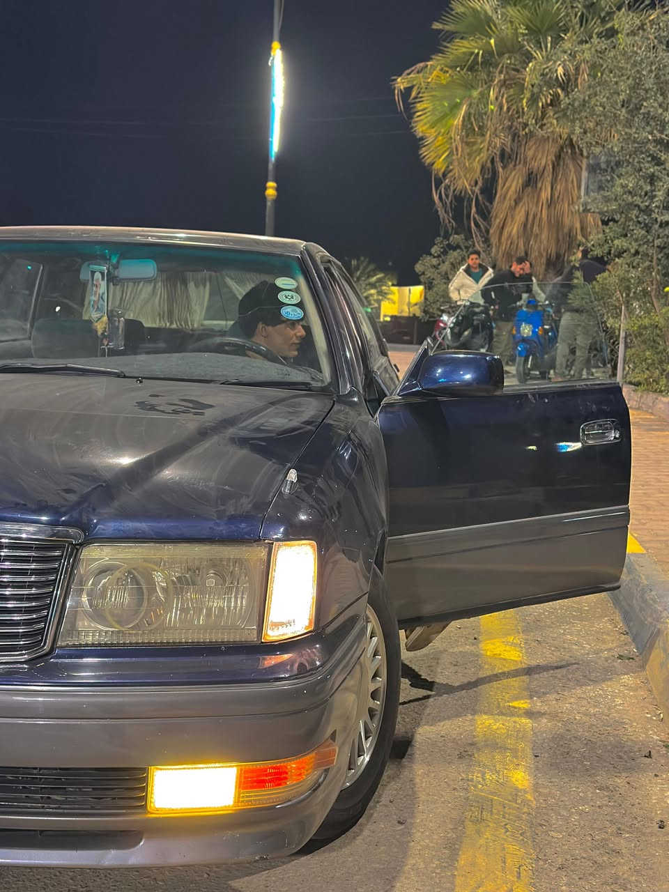 السلام عليكم للبيع مستعجل راس الثور فلات موديل95تبريد قطعتين بجم ابو عيون حداديه وره كدام جديده مكينه  3000فيشتين سستم سماعات شاشه تاب تفاصيل اكثر وتساب***********علمن سياره احله من الصور عنواني حله كفل
