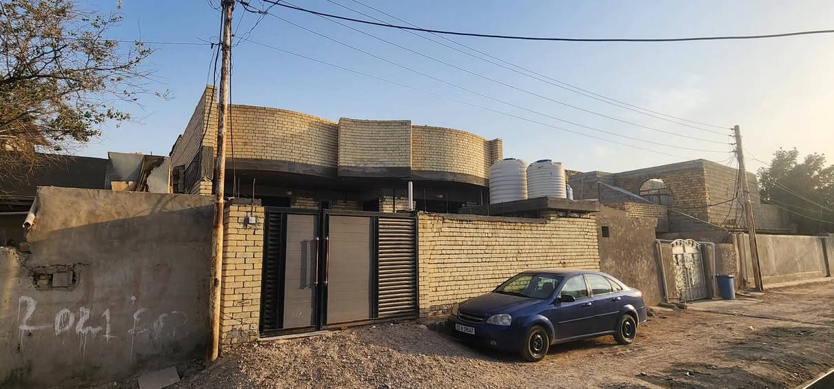 السلام عليكم بيت طابو صرف للبيع في الخمستالاف قرب شارع ستين مساحه 200 متر قياسات البيت
السلام عليكم بيت طابو صرف للبيع في الخمستالاف قرب شارع ستين مساحه 200 متر قياسات البيت
الأستقيال 7x4
صالة 6x5
غرف نوم عدد 2 قياس 4x4.5
مطبخ بارد 5x5 اضافه مطبخ حار 
كراج سياره 
بيت جديد بناء 2026 
للأستفسار على الرقم *********** اتصال او واتساب موجود
