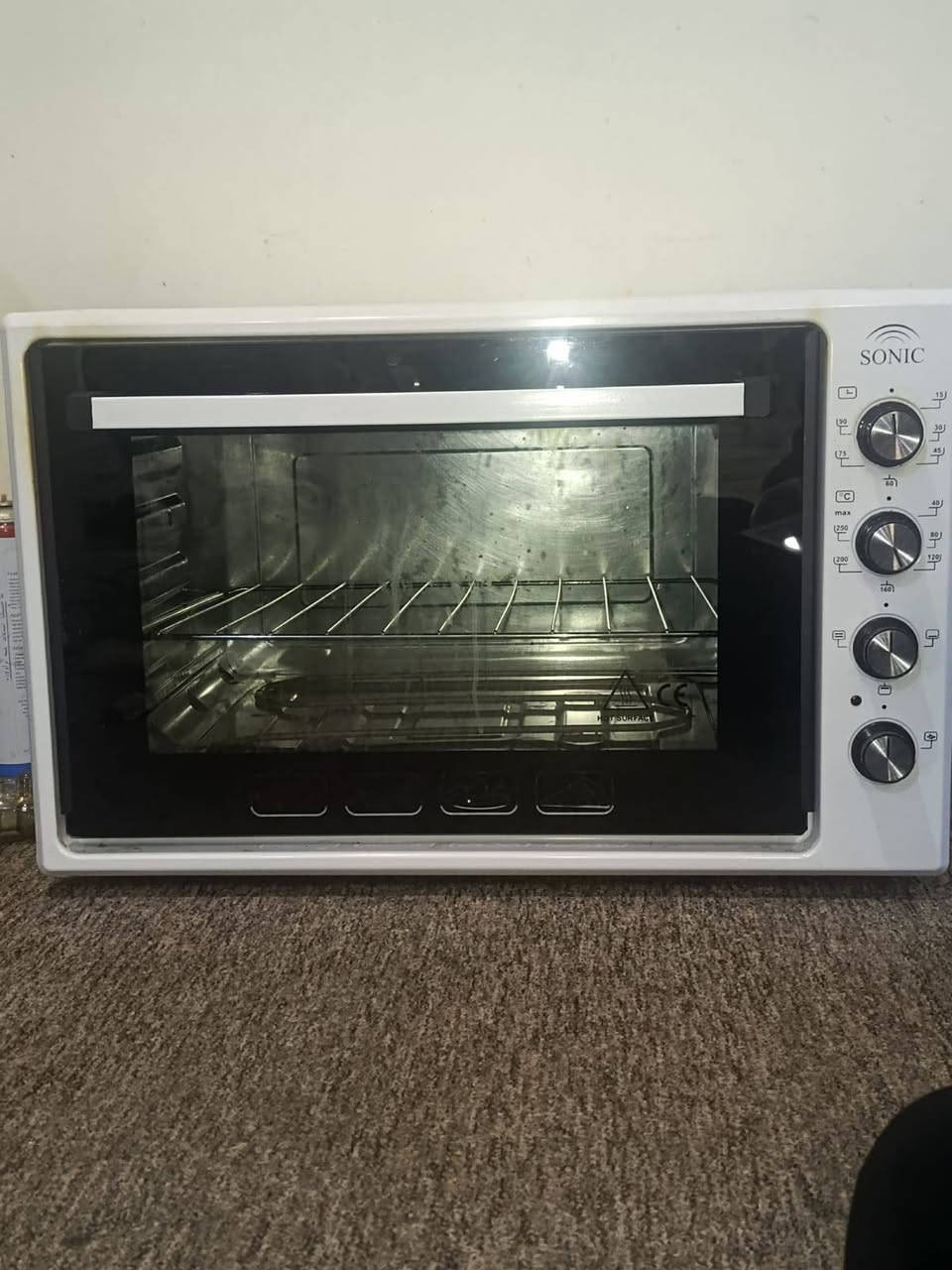 اوفن شركة سونيك اصلي مستعمل قليل نضيف جدآ اخو جديد 4 معجونيات الحجم الكبير 70  موجود وصل ويا ماخذي 250 الف  نريدة 130 الف بيه مجال  للتواصل واتساب *********** دهوك, العراق
