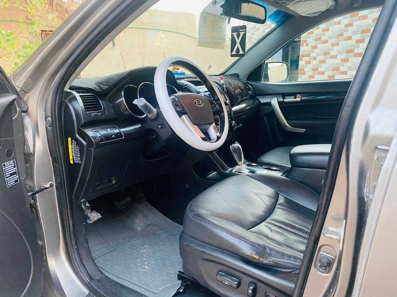 السلام عليكم ورحمة الله
سورنتو للبيع 2013 گااز
ادوات ادوات ادوات 
متوم طبق الاصل 
ارقام شمالي وسنويه 
وكاله بسم المشتري 
كصه جنطه 
دخول جديد
مكينه 4 سلندر كاز
سوبر جارج 
فوول مواصفات 
بصمه تشغيل 
بصمة بوب 
شاشه كبيره كامره خلفيه
حساسات خلفيه 
تبريد وتدفئه 
7 راكب 3 قطع تبريد
حداديه فول 
تخم تاير كارتون 
كلشي شغال مابيه اي نقص
السياره كارتون
 جاهزه ع الاخير 
مال جناااي 
السعر 60 ورقه
وبيه مجال حق الجيه 
المكان ذي قار النصر 
لاتصال***********
