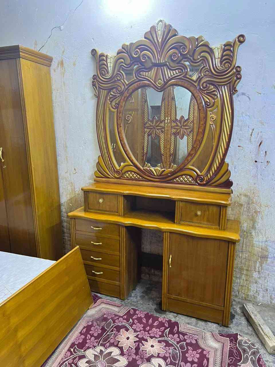 غرفه اخشاب للبيع نضيفه 6ابواب ملحق نضيفه مديل حديث الزاويه كنتوريه ضهر جرجوبه براغي صاج السعر 650بغداد الاتصال ***********متواجد واتساب
