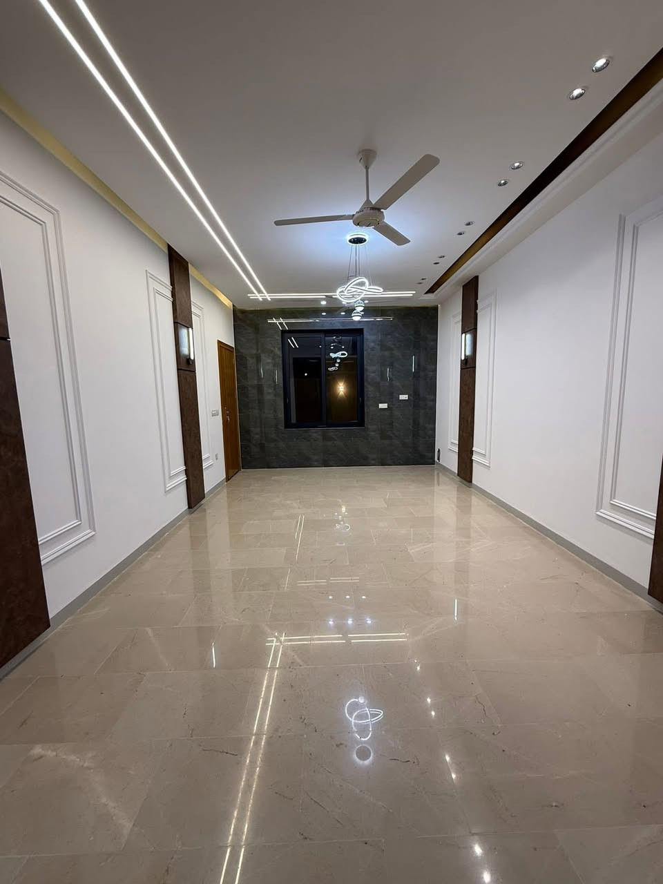 200 م في حي الغري  في النجف للبيع تابع المنشور وشوفلي تفتصيل هذه البيت 

موقعه 📍 حي الغري حرف T شارع 10 بصف شارع 20

البيت مفول مواصفات شحجيلكم عنه قليل يحتوي على 4نوم نظام سويت

الموقع كلش راقي و بنائه تحفه فنية 

للاستفسار اكثر عن العقار الاتصال يتوفر وتساب 

مكتب الغدير تابع الصفحه 📲❤️

0780 789 4484
