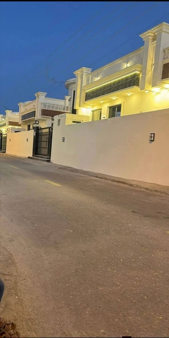 دار للبيع الرمادي شارع 40 قرب اثاث القند
طابو زراعي تحويل مباشر 
المساحة 200 متر 
البيت مجهز ب 6 سبالت 
***********
