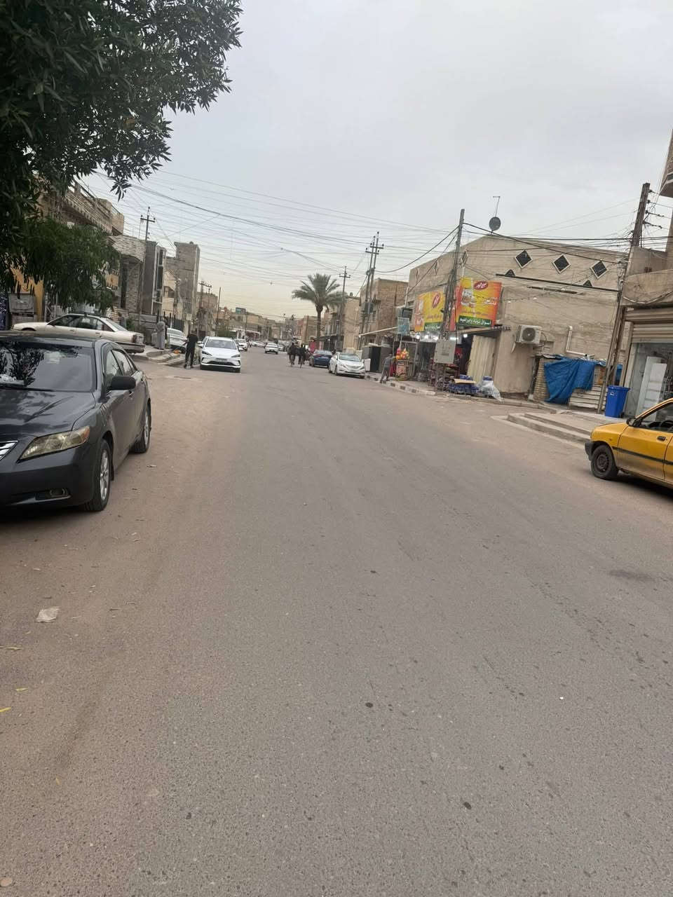 دار 200 متر للبيع مكونه من دارين واجه 13ونص ونزال 15 على شارع 20م تجاري حي الجهاد الرفاق شارع مركز النجده هاتف *********** صاحب الدار
