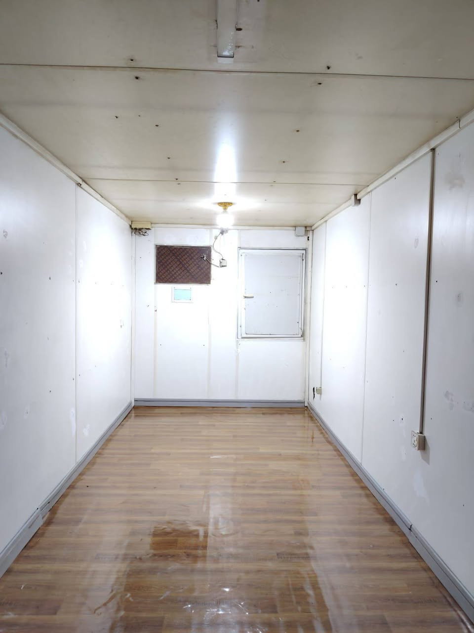 سلام عليكم للبيع كرفان المنشأ اوربي الطول 6متر وعرض 240سم   في الفلوجة 
السعر الاتصال ع الرقم ***********
