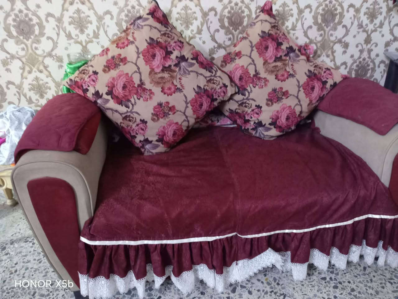 السلام عليكم عندي غراض للبيع نضيفات..  تخم ١٠ مقاعد بلوك ماروني سعر ٢٥٠ وبي مجال تخم ثاني جوزي هم بلوك سعره ٢٠٠ وري مجال ميز بلازمه سعر ٥٠ وبي مجال مكاني الاسكان المنصور....  رجاءإ الي يشتري يدخل خاص..


**إذا كنت صاحب هذا الإعلان وتريد حذفه لأي سبب، رجاءا أرسل رسالة إلى الدعم الفني**