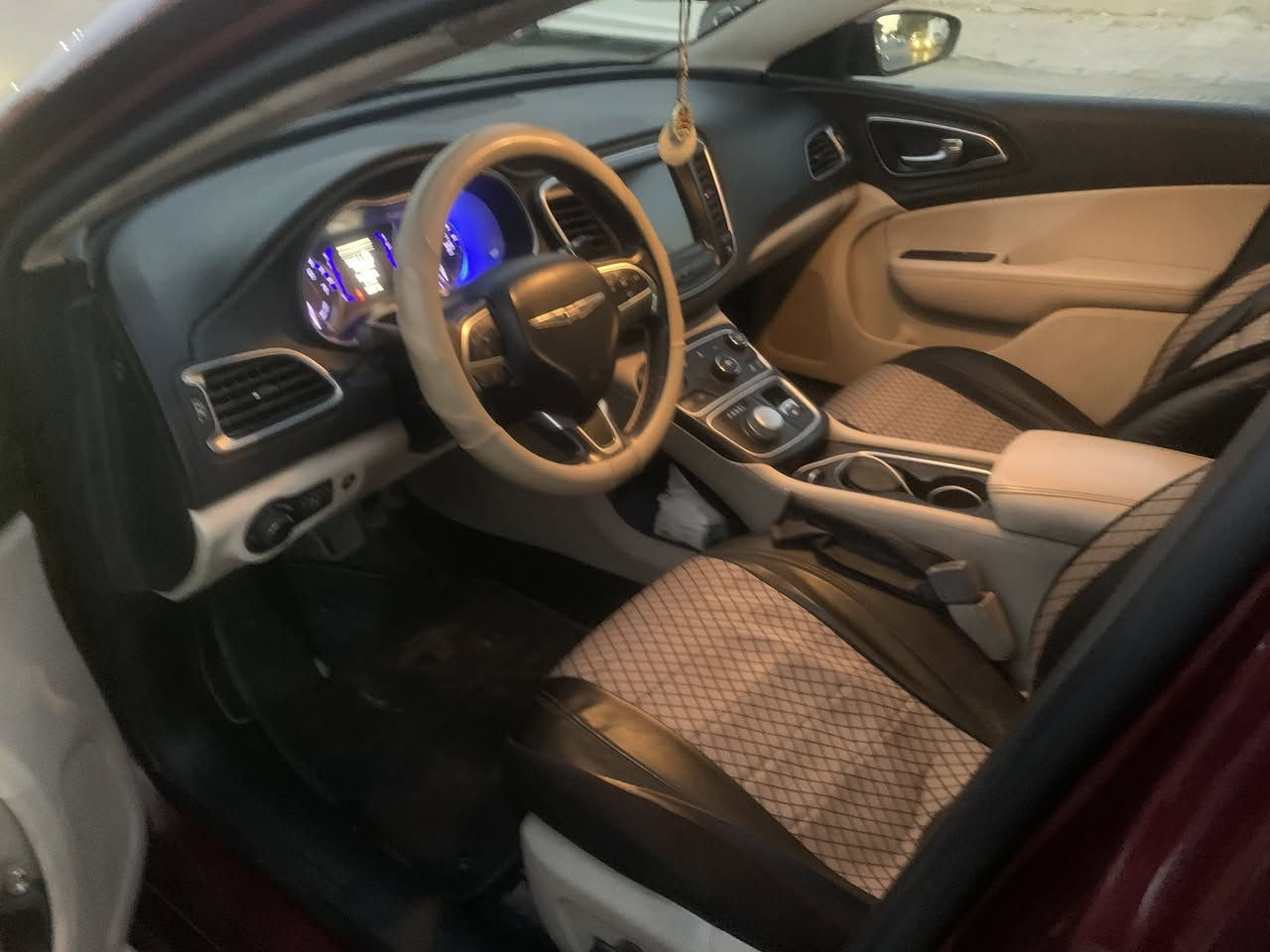 كرايزلر c200 موديل 2017
مكينه 2400 رقم نجف انگليزي بأسمي داخل بيجي جلد شاشه كبيره ماشيه 170 الف كيلومتر
حادث جاملغ خلفي ونص باب
بيهه طخات بارد وصبغه ربع جاملغ ايسر امامي 
مكينه مفتوحه
گير تبريد حداديه 100‎%‎
مابيهه اي نقص متصرف عليهه الف دينار
المكان نجف
السعر 110 ورقه
للاتصال ***********

