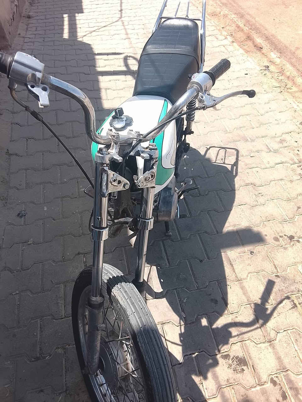 السلام عليكم دراجه 4 قير كلك للبيع السعر 275 وبيها مجال شيء قليل نجف حي العسكري مدارس شغاله محرك ناعم الاستفسار على هذا الرقم ***********
