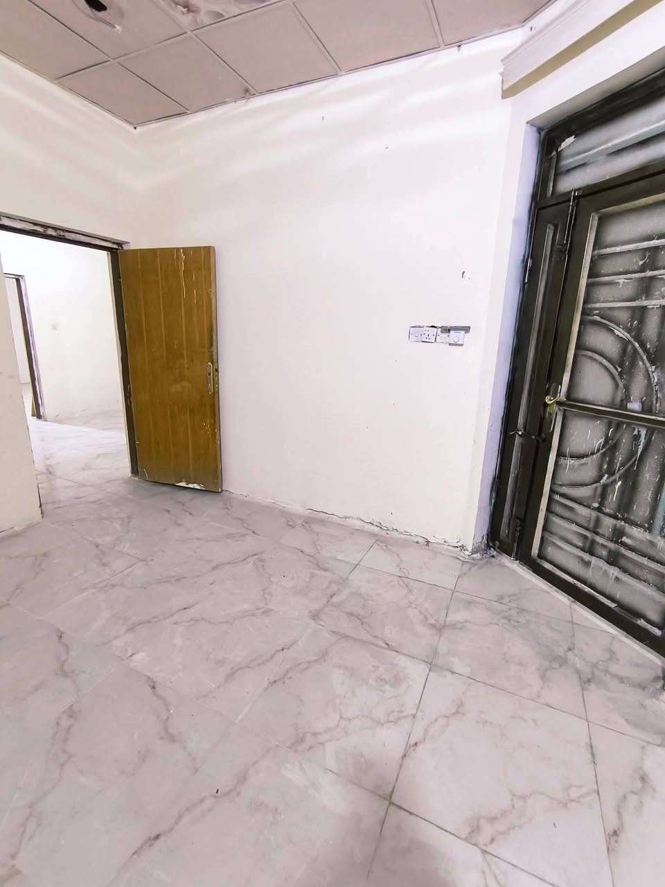 دار للبيع المساحة 100متر 8*12.5 طابق واحد كونكريت مسلح
طابو زراعي سند 25 بي إقرار محكمة بأسمي ومسوي معاملة تحويل الى طابو صرف 

العنوان 

المعملجي خلف مدارس العميد وكلية  العميد شارع حسينية المختار الثقفي  يبعد عن الامام 3 كيلومتر  ونهاية الفرع قرب شارع السيدة خديجه الذي يصل إلى شارع الروضتين يحتوي على 

غرفة نوم 4*4.25

استقبال 4*4

مطبخ 3*3

صاله 3*8

صحيات داخلية وخارجية

للاستفسار الاتصال على الارقام التاليه 

***********

***********
