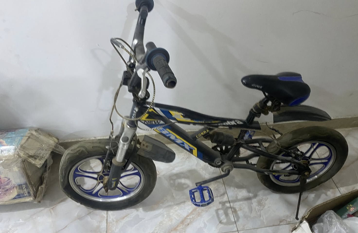 بايسكلين
وحدة حجم وسط GILT
وحدة حجم صغير BMX

للبيع مكاني بغداد
الشراي يكتب سعر والسعر اليخدمني ابيع


**إذا كنت صاحب هذا الإعلان وتريد حذفه لأي سبب، رجاءا أرسل رسالة إلى الدعم الفني**