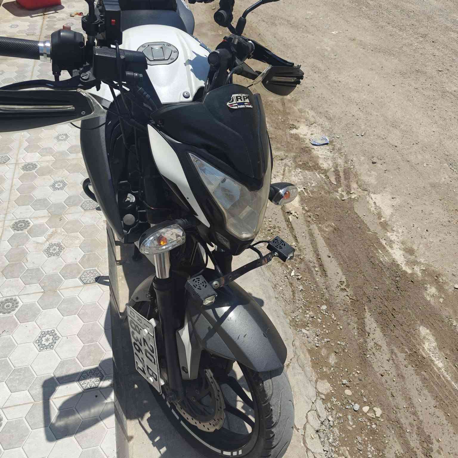 بولسر ns 200 مرقم ديالى بسمي تحويل مباشر ماشيه ٢٠ الف موديل ١٨ دراجه جاهزه بدون نقص بيع او مراوس مكان ديالى بعقوبه ***********
