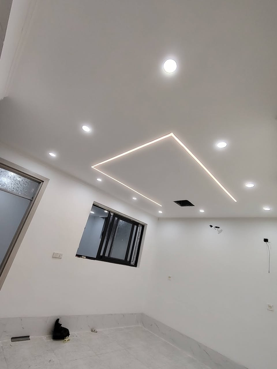 نقدّم جميع أعمال الكهربائيات باحتراف ودقة عالية:
✔ تأسيس كهرباء من الصفر
✔ تصليح جميع الأعطال الكهربائية
✔ ترتيب وتنظيم البوردات
✔ كهربائيات الجبس بورد (سبوت لايت – LED مخفي)
✔ تعمير وترميم البيوت والمحلات
✔ شغل نظيف + أمان عالي
🔧 خبرة
🔧 التزام
🔧 مواد أصلية
🔧 شغل مضمون
📞 للتواصل:
☎ ***********
☎ ***********
