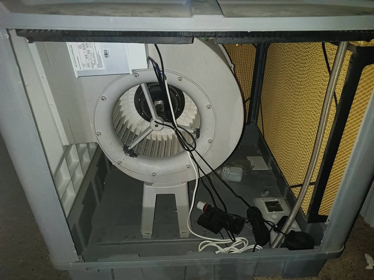 ە6.5 لۆک بەکارنەهاتوو انڤێتەرە بەنیو ئەمپێر ئیشەکا 120دەرەجەیە نرخی 450هەزار و مامەڵە بەشەرت و زەمان لەسموود***********
