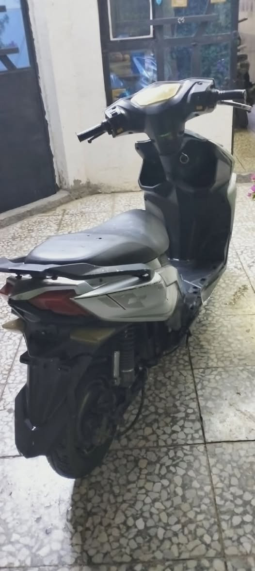 دراجة سكنس شحن بطاريات فول شحن ,3 نمر  كهربايات كلهه شغاله شاحنه اصليه وياهه قفل ستيرن  مكاني حي السفير قريب ع العبيدي رقمي  ***********
