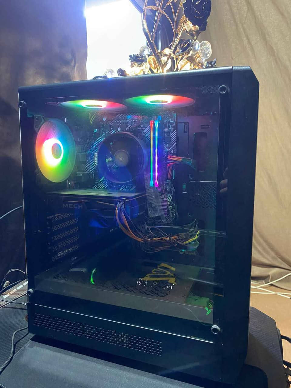 تجميعة العاب مع شاشة و سماعة هدست نضيفة جدا 

المواصفات 
Rx 6500xt 
R5 3600
Ram 16 3600
Hard 512 ssd

للاتصال *********** بغداد, العراق
