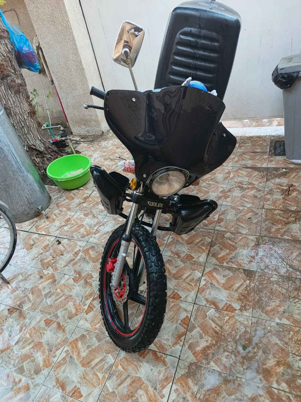 سلام عليكم دراجه سونك ماكس للبيع موديل 2024 نازله بل 2025 سعر وبيها مجال 775/ لمكان البياع/ باقي لتفصيل واتساب ***********
