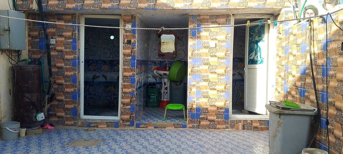 السلام عليكم بيت 200 م للبيع بالنهروان بالدوانم مقابيل مركز ***********
