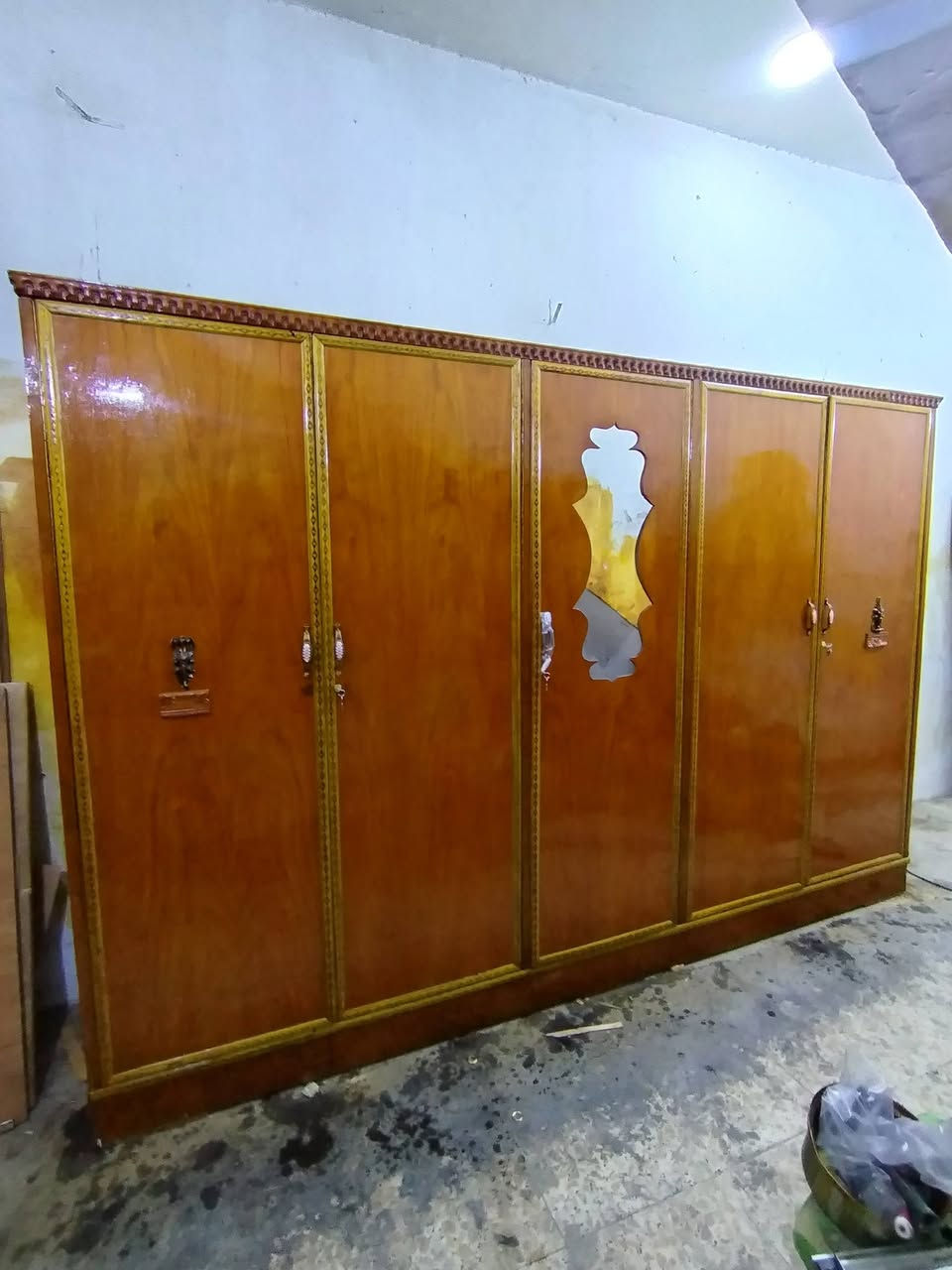 كنتور ابو الخمسة مستخدم نظيف مصبوغ وملمع كامل قفالة يدات جدد اصلية "ظهر جديد" بالواقع احلى من الصورة وبالعافية الياخذة السعر 225 موجود توصيل مكاني الشعلة *********** واتساب للحجز
