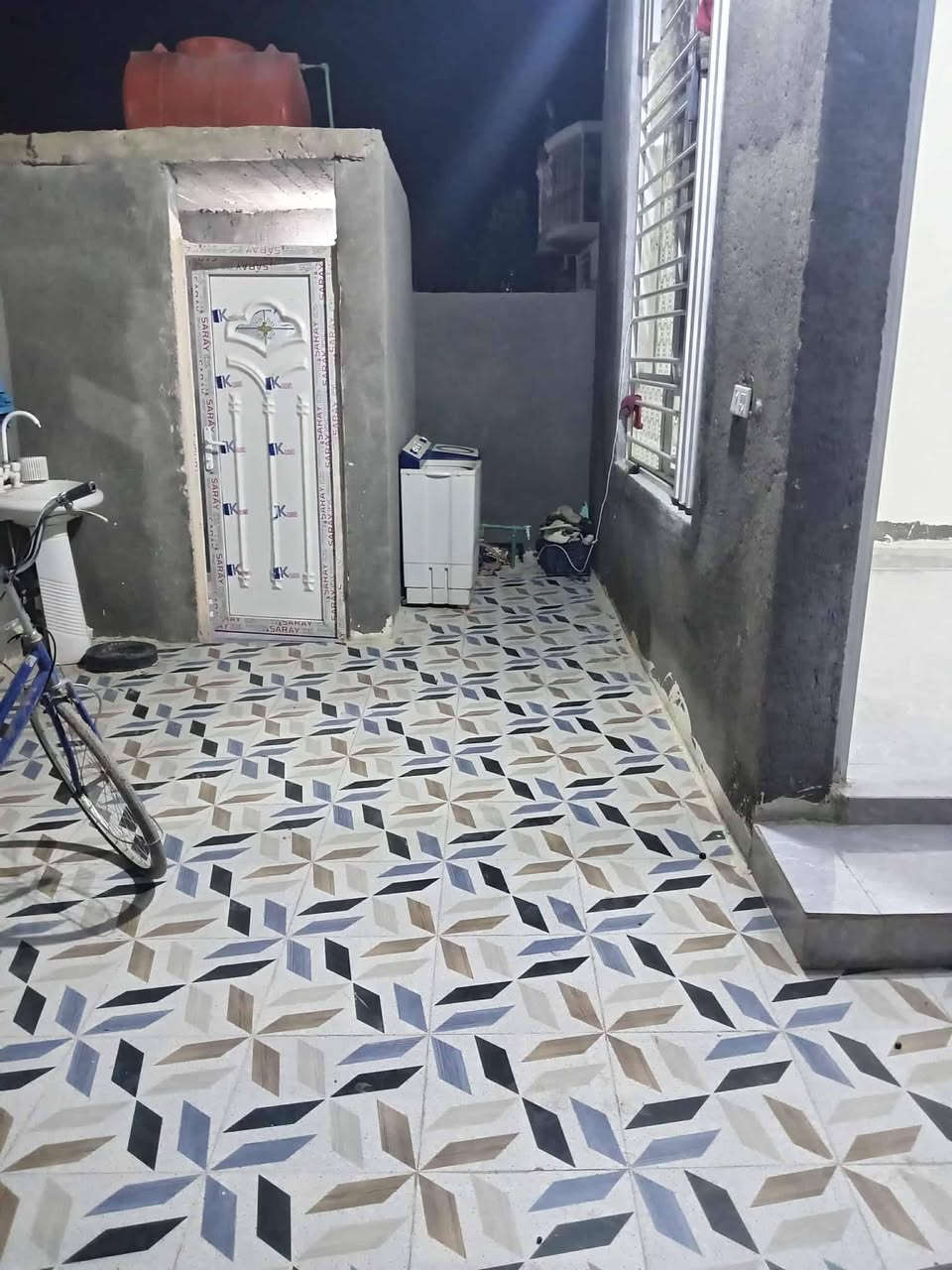 السلام عليكم بيت للبيع المساحه 160متر في حي الشرطه مقابل حي المهندسين البيت جاهز من  حيث الماء والكهرباء وجميع الخدمات للاستفسار ***********علمأ اني مكلف بالنشر
