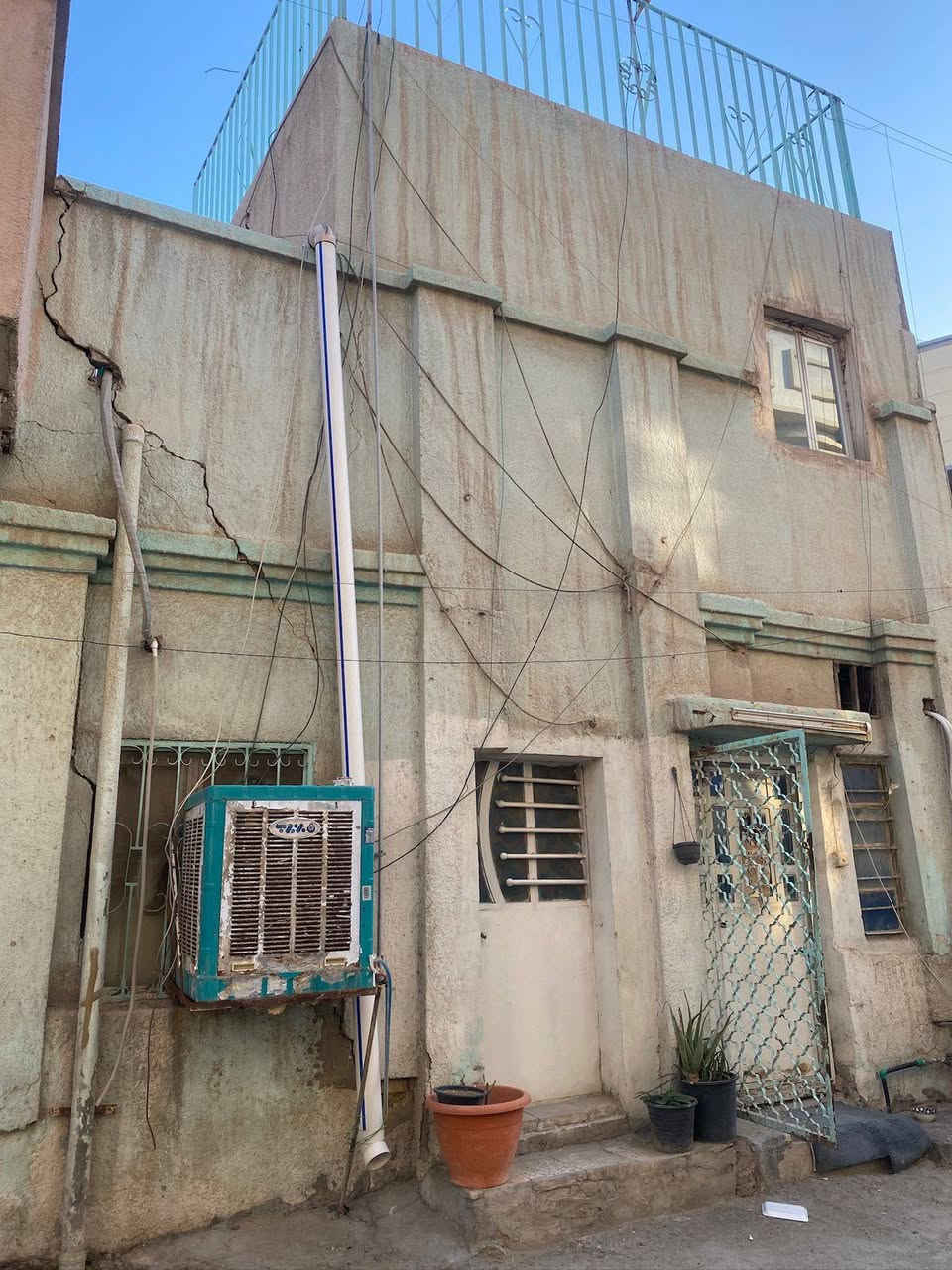 السلام عليكم بيت للبيع في الاعظمية شارع عشرين مقابل ثانوية النعمان بناء قديم عكادة    المساحة ٧٥ متر  واجهة ٥و٧ ونزال ١٠ موقع مميز وشارع عريض  # بيع عقار - استثمار # بغداد - الاعظمية # شارع عشرين #   للاستفسار الاتصال عل رقم الواتساب ***********
