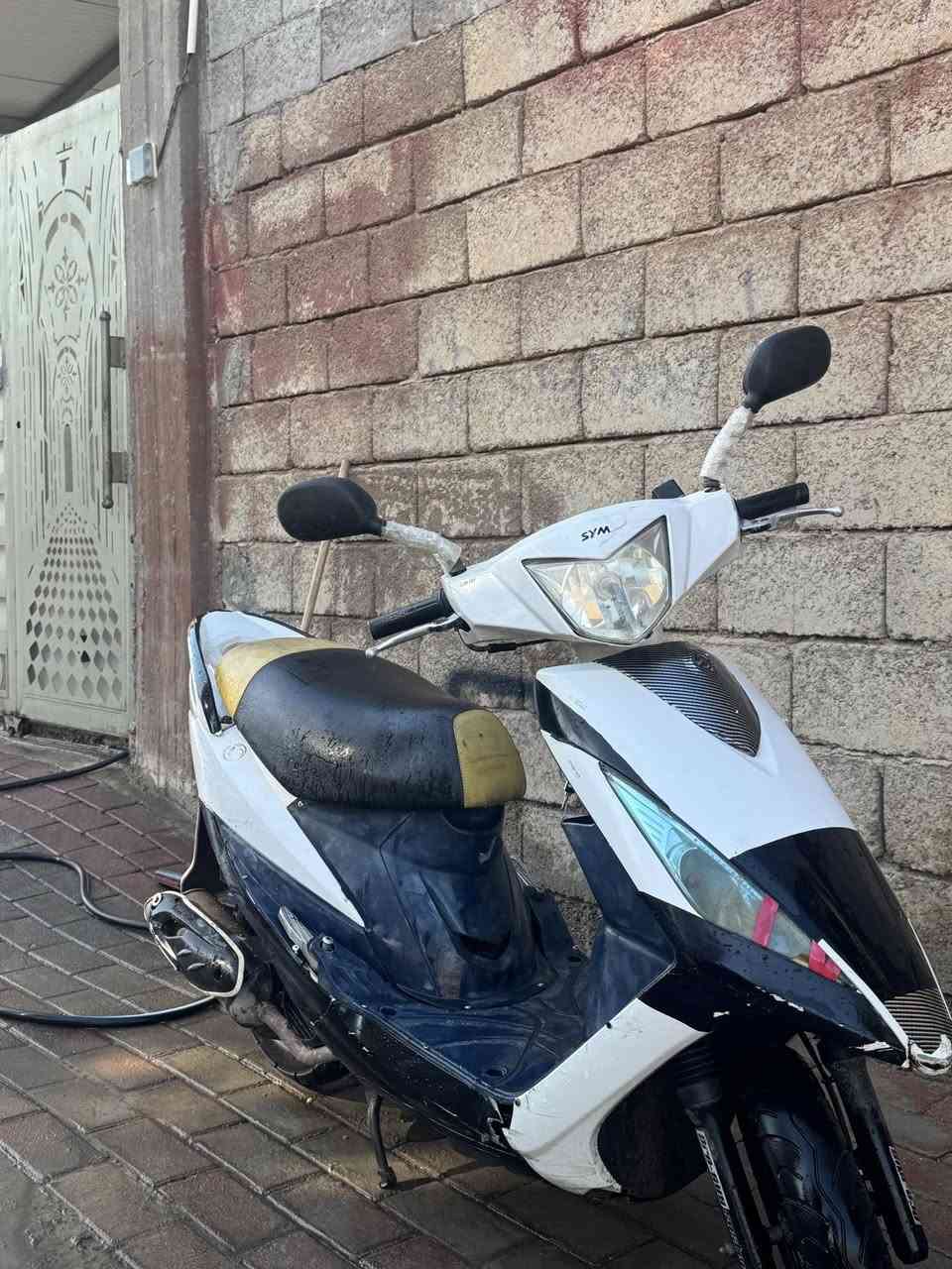 دراجه للبيع
الدراجه مثل ما واضحه كدامك محرك مجفت جديد عداد گيجات نوزللل مو كابريتر دراجه حلوه وناعمه  مكاني الرمادي الورار  سعر ٣٥٠ 
للاستفسار  ***********
