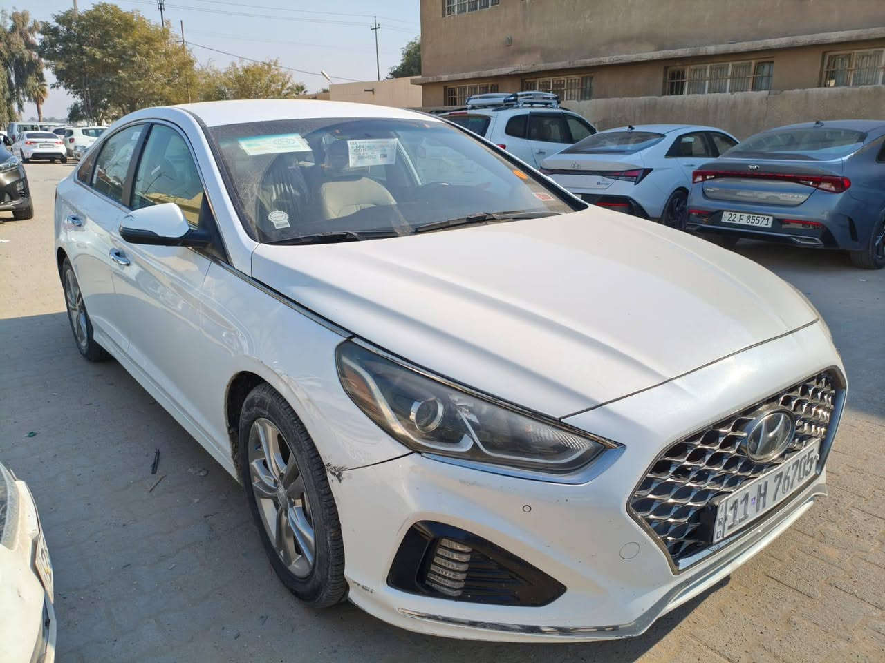 للبيع: سوناتا 2019 ليميتد (Limited) - فول مواصفات

المواصفات الملكية (أعلى صنف):
بصمة: بصمة أبواب وبصمة تشغيل.
الراحة: كشنات جلد (كهربائية) مع نظام تدفئة وتبريد.
التبريد: تبريد قطعتين (أمامي وخلفي) ثلج.
أنظمة القيادة: 3 أنظمة قيادة (Drive Modes) للتحكم بصرف الوقود والقوة.
التكنولوجيا: شاشة كبيرة، كاميرا خلفية دوارة، شحن لاسلكي للهاتف.
الأمان: رادار جانبي (نقطة عمياء)، مثبت سرعة، مانع انزلاق، حساس إطارات.
التحكم: تحكم ستيرن كامل، إشارات بالمرايا الجانبية.
تفاصيل السيارة:
المحرك: 2.4 لتر (قوي واقتصادي).
الرقم: بغداد (صدامي) وجاهزة للتحويل.
الحالة: وارد أمريكي (حادث بنيد وجاملغ فقط)، إيرباجات سليمة، والمحرك شغال (Run & Drive).
المكان: السيارة موجودة بالنجف الأشرف للفحص والمعاينة.
السعر:
13,500$ (شدة و35 ورقة) وبيها مجال طيب للجادين بعد المعاينة.
للتواصل والاستفسار: [***********]
