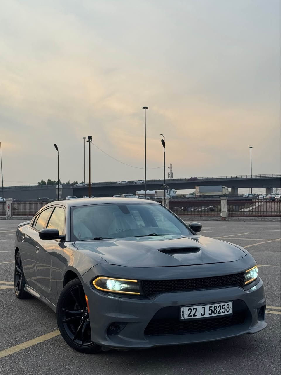 جارجر. 2019 بلاك توب 
لون اسمنتي
العداد: 146mi
رقم أربيل الجديد باسمي  وكاله تحويل حاضر 
المحرك : V6.  3.6L 
سياره تو ويل 
المواصفات عاديه  
شاشه وسط مع نظام ملاحة GPS 
 مقعد السائق كهربائي 
 حساسات مع مانع تصادم خلفي . 
 تشغيل عن بعد 
 ستيرن كهربائي 
 محدد سرعة 
 تلفون بلوتوث 
 كاميرا خلفية 
 مرايا متحسسة للاضاءة العالية 
صور الحادث والسونار بلمنشور 
بجم وضهر كبس بدون ايرباك 
كير محرك كفاله 

للتواصل*********** يوجد واتس 

السعر 185 $$$$
بيهة مجال حق الجية والعملة بغداد, العراق
