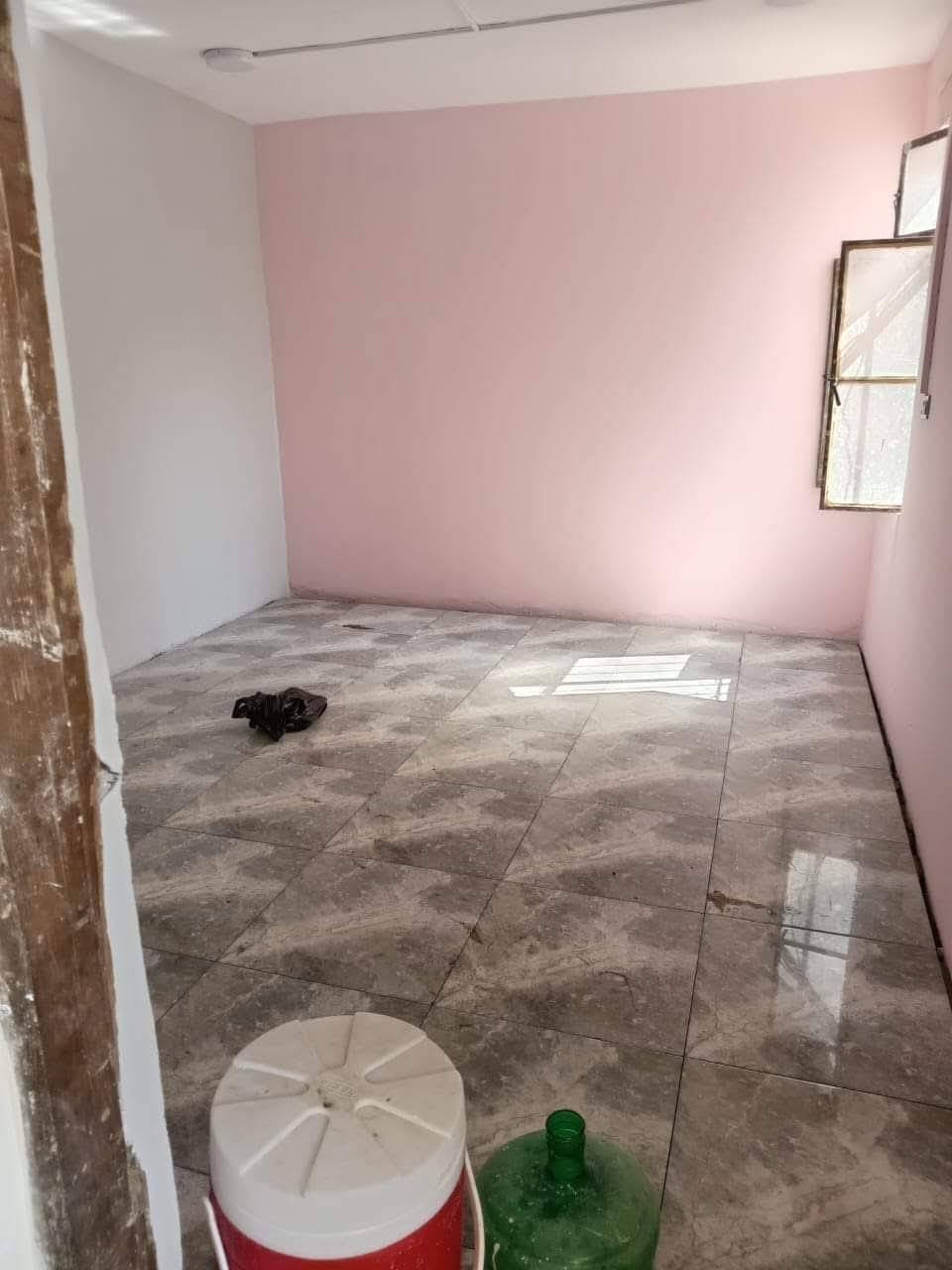 السلام عليكم 
بيت زراعي سند 25 متكون من غرفتين وصاله 7 أمتار أو براني 6 أمتار أو مطبخ أو صحيات بناء كامل 
مستعجل على بيعته 
السعر 22 أو بي مجال قليل جدا 
الموقع ال حمد نزلت سيد عودة
الاتصال على الرقم
***********
