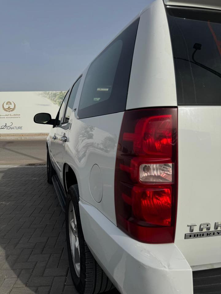 ادوات ادوات
تاهو 2009 LTZ كفاله عامه 
كير محرك حداده جديد تخم تاير جديد
مكفوله من الكص والعشائر والسياحه 
بيها طخه بالباب الخلفي ربع الاخير فقط طخه
بيها حجز مرور البصره 
***********
سعرها ١٠٥ بيها مجال 
عنوان البصره
