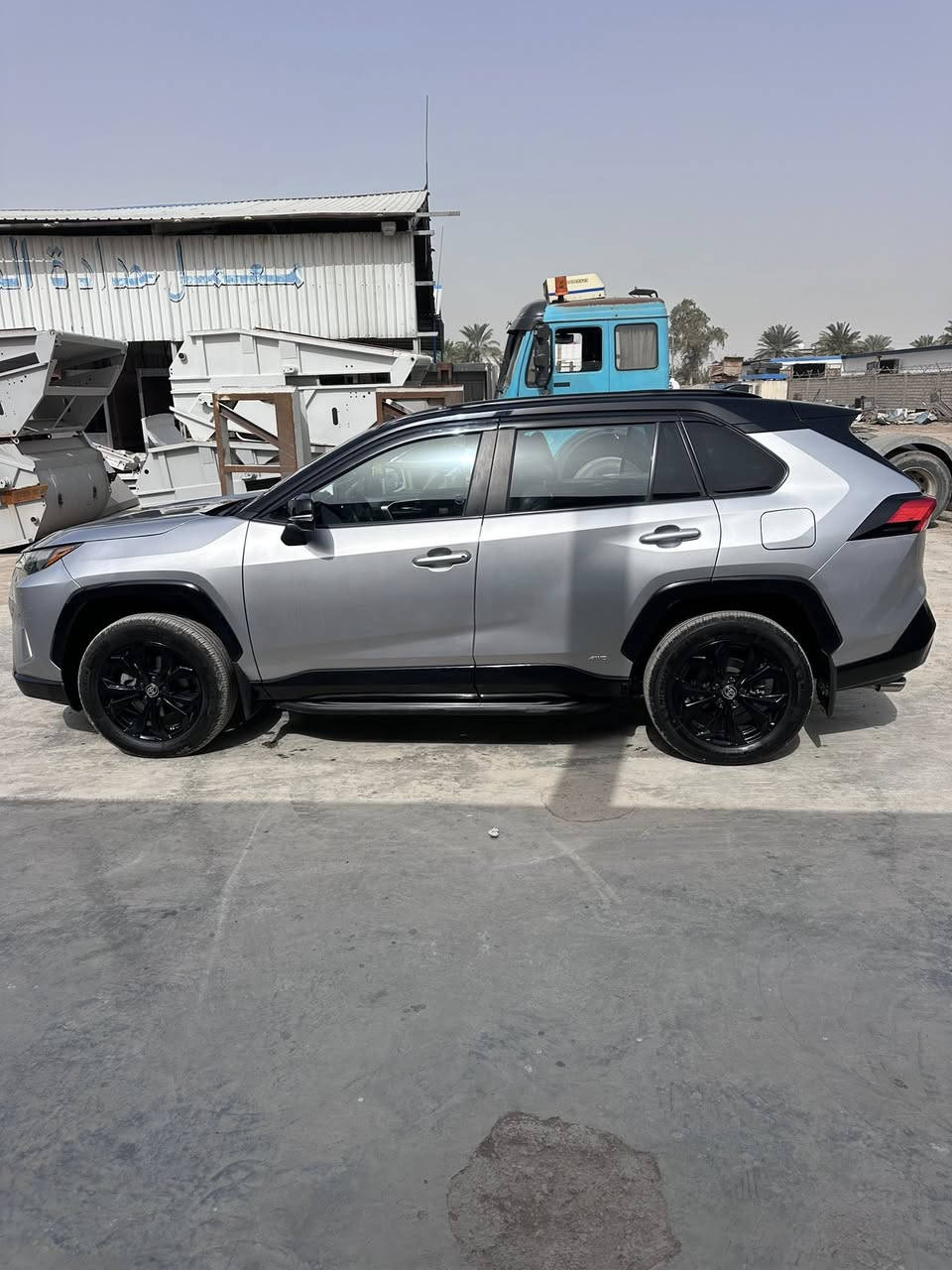 Toyota rav4 XSE      black edition
فل كامل 

فتحة ب  3 حركات كرستال 

الموديـــــــــــــل    : 2023 رقم الشاصي موجود بالفيديو

ملاحظة ؛ بطارية ليثووووووووم   

عدد الاسطوانات (سلندر) : 4 

سعة المحـــــــــــــــــــرك : 2500 سي سي

 نوع ناقل الحركة اوتوماتيكي 

المسافة المقطوعـــــــــة :36400 كيلومتر

اللون الخارجــــــــــــــــي : سلفر فضي قماره سوده

اللون الداخلــــــــــــــــــي : غرفة جلد مع مخمل سبورت اصلي اسود

   البطاريه والهايبرد 100‎%‎  

المواصـــــــــــــــــــفات :-  

فتحة كرستال ثلاث حركات 

فور ويل اوتو 

5 كامرات 360 درجه

داش كام من شركة تويوتا

حساس امامي

مانع تصادم امامي

حساس خلفي

مانع تصادم خلفي

فــــــــــــــــــرش جلد اصلي 

شاشــــــــــــــــــــــة  كبيرة JBL

تحكم مقاعد امامية كهرباء 

سيستم صوت سماعات JBL

كشن ميموري

مقاعد امامي حامي  

كامره امرايه الوسط

مرشات جانبيه

استيرين تدفئه

كشافات LED بف

كامــــــــــــــــــــــيرا خلفية

كامره اماميه

صندوق خلفي كهرباء مع خاصية الفتح QUICK RAPIDE

يسمو چلاق هههه

تحديد المسار على الطرق

Auto hold + مانع تصادم 

اضواء زنون اصلي

هاند بريك كهرباء

مراقبة ضغط الهواء في العجلات

بصمـــــــــــــــــــــة تشغيل 

بصمة ابواب

كشـــــــــــــــــــافات زينون  

مصـــابيح امامـــية AUTO 

حســــــــــــــــاسات امامي خلفي

حســـــــــــــــــــاسات اضويه 

حســـــــــــــــاسات مساحات 

تحــــــــكم كامل من الستيرن

جـــــــــــــــــــــــــنط 18سبورت بكج  

خاصــــــــــية الثبات الالكتروني 

المكابح مانــــــعه للانزلاق ABS 

توزيع قوى المكابح الكترونيا EBD 

خاصــــــــــــــــية تثبيت السرعة 

خاصــــــــــــــية مساعد المكابح 

عدد12 من الوسائــــــــــد الهوائية 

راديو / مسجل MP3 / مشغل  USB ,,,,,, AUX ,,,,, BLUETOOTH

والعديد الاضفات اخرى

السياره مبدل بيه دعاميه تفصيخ نفس لون بدون صبغ شباك لحيه رادار حساسات مالته لبلادي 

العنوان :/- بغداد - الدوره

 ***********

السعر 282

