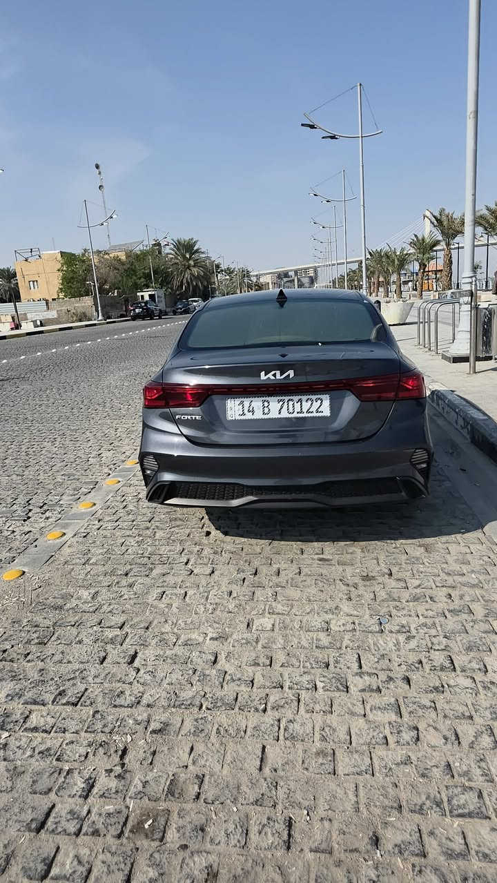 السلام عليكم
فورتي ٢٤ بي اسمي تحويل ثاني يوم 
ماشي ٢٣
حادث جاملغ وبنيد 
سياره بصره 
دوشمه ارضيه جلد 
سياره جاهزه من كل النواحي 
١٤٥ وبيه مجال 
***********
