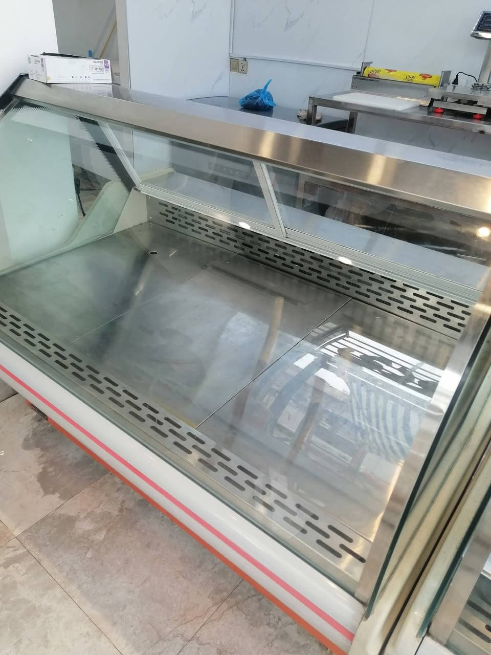 عارضه تبريد دبل ماطور أستعمال قليل طول 145 م شغاله جاهزه خير من الله ***********
