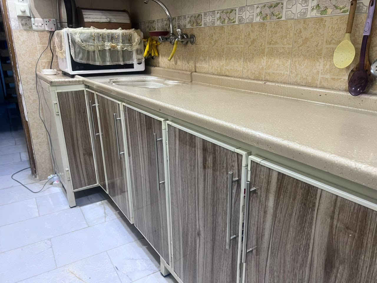 السلام عليكم
كاونتر للبيع نظيف جدا طابقين طولة 3 متر 
مكلف بالنشر للاستفسار على الرقم ***********
